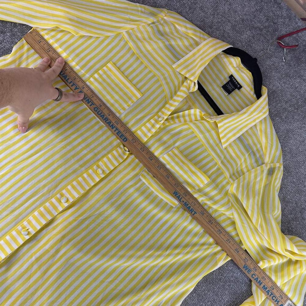 Torrid Long Sleeve Button Up Semi Sheer Yellow White Striped Top Women’s 1 1X - Picture 3 of 9